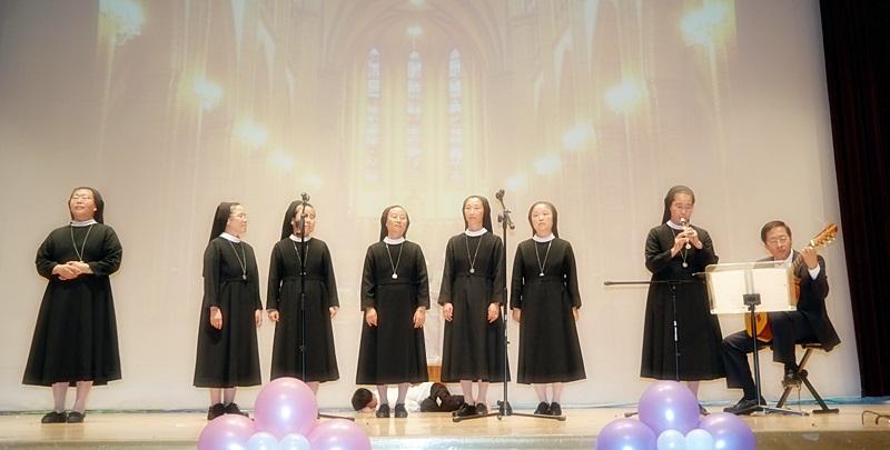 중·고등부 뮤지컬 중 영원의 도움 수녀회 수녀님들의 합창