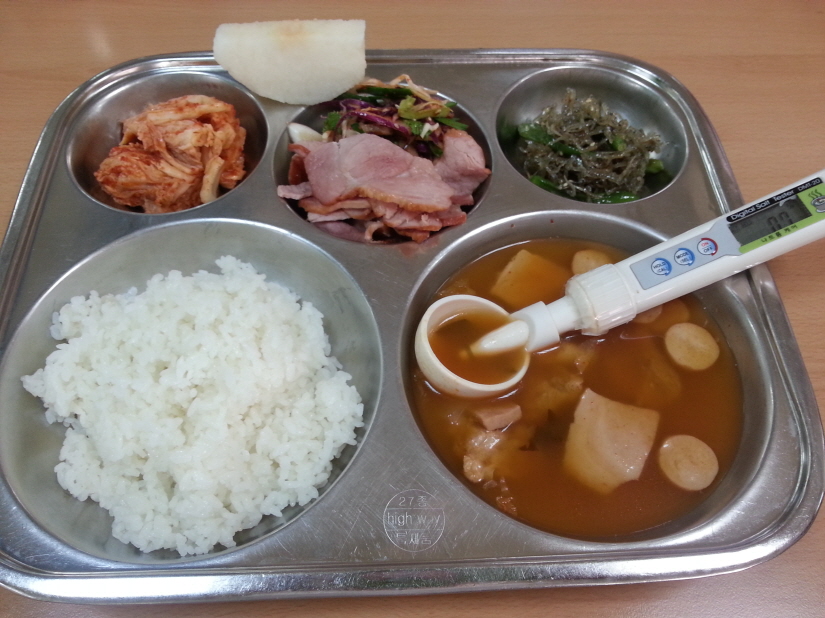 친환경찹쌀밥,햄전골,돼지훈제/채소초무침,멸치꽈리고추조림,배추김치,배