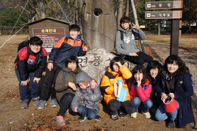 연풍성지 입구에서 단체사진