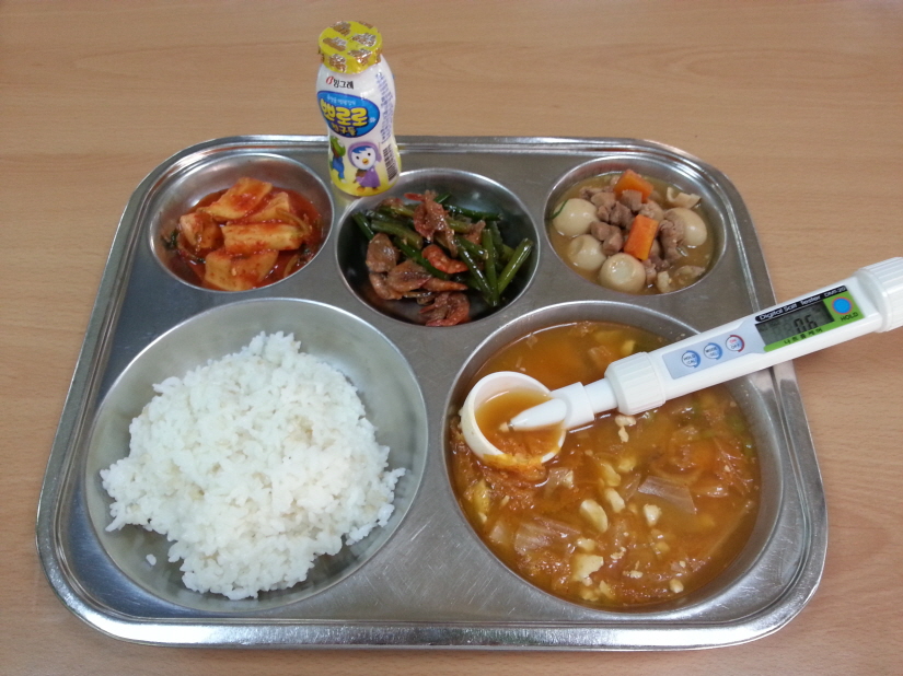 친환경발아현미밥,순두부찌개,돈육메추리알조림,마늘쫑볶음,총각김치,요구르트