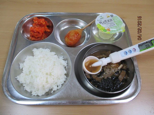 도토리묵밥,배추김치,핫도그,머스캣코코(음료)