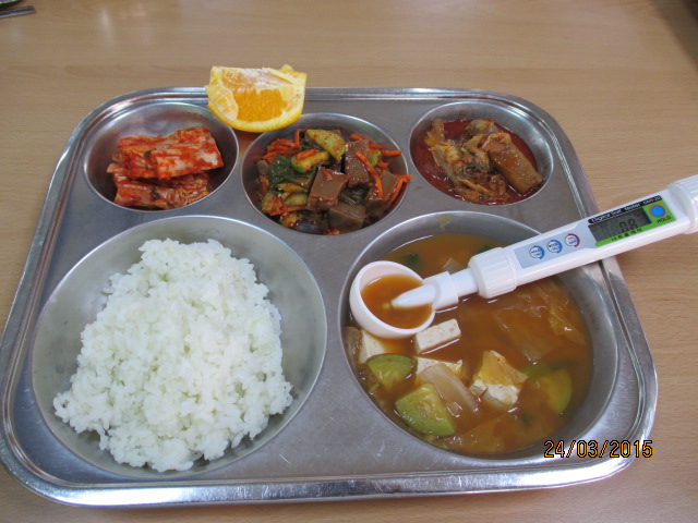 클로렐라쌀밥,청국장찌개,삼치조림,도토리묵무침,배추김치,오렌지