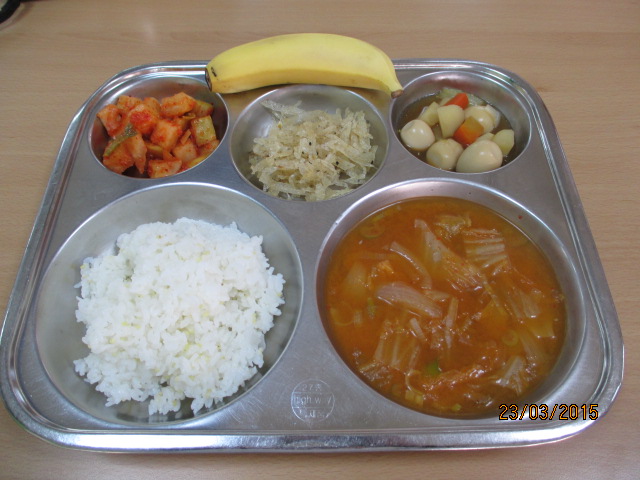 친환경기장밥,돈육김치찌개,메추리알양송이조림,명엽채볶음,깍두기,바나나