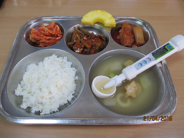 친환경녹두찹쌀밥,풋고추어묵국,임연수조림,마늘쫑오이지무침,배추김치,파인애플(생과)