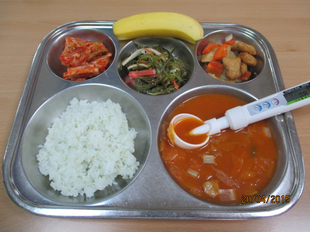 클로렐라쌀밥,돈육김치찌개,어묵볶음,미역줄기볶음,배추김치,바나나