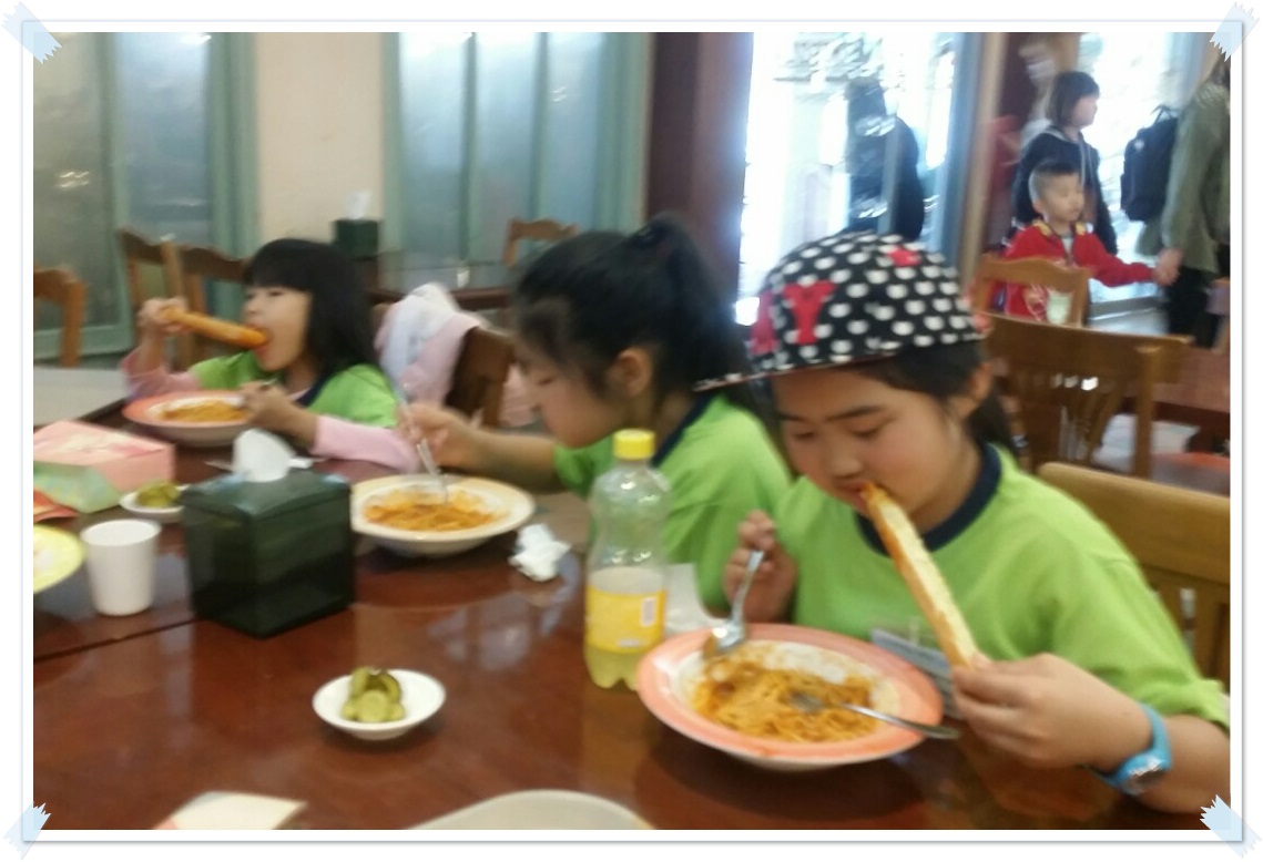 점심은 맛있는 스파게티와 마늘빵!