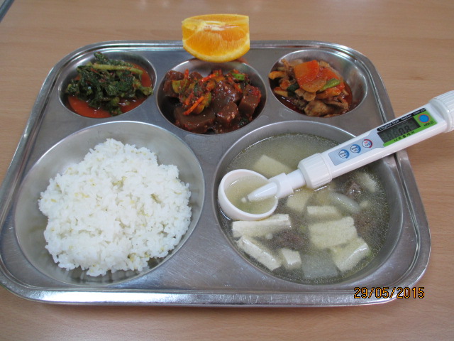 친환경기장밥,한우두부국,오징어돈육양파볶음,도토리묵오이무침,열무김치,오렌지