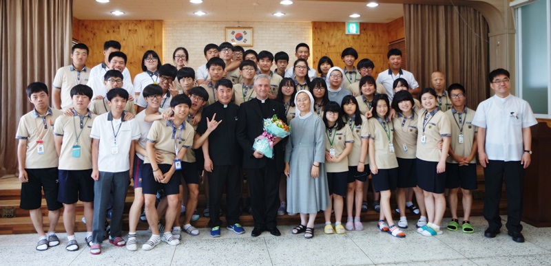 고등부 학생들과 기념 촬용