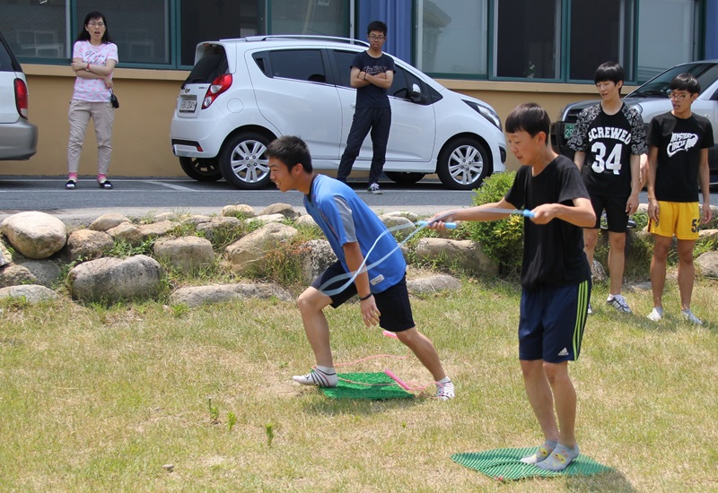 장애물 경주 중 줄넘기