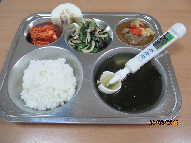 친환경찹쌀밥,한우미역국,돼지갈비떡찜,삼색나물,배추김치,참외