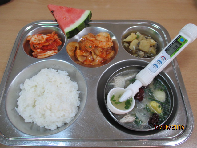 친환경찹쌀밥,한방닭곰탕,깍둑감자조림,노각무침,배추김치,수박