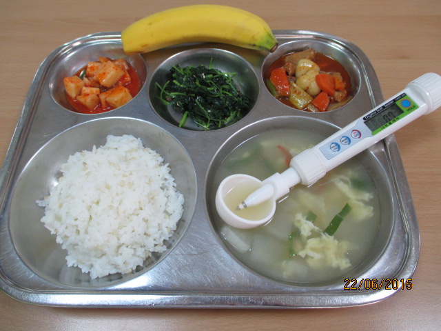 친환경현미찹쌀밥,맑은북어계란국,매운돼지갈비찜,참나물무침,깍두기,바나나