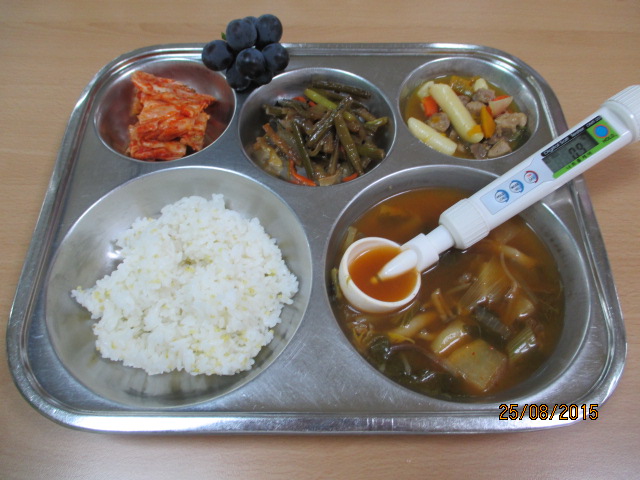 친환경기장밥,한우육개장,떡사태찜,마늘쫑우엉채볶음,배추김치,포도