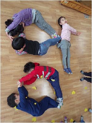 우리 유치원이름 몸으로 표현하기 (1).jpg