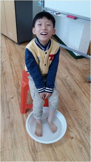 이정현 발씻김예식.jpg