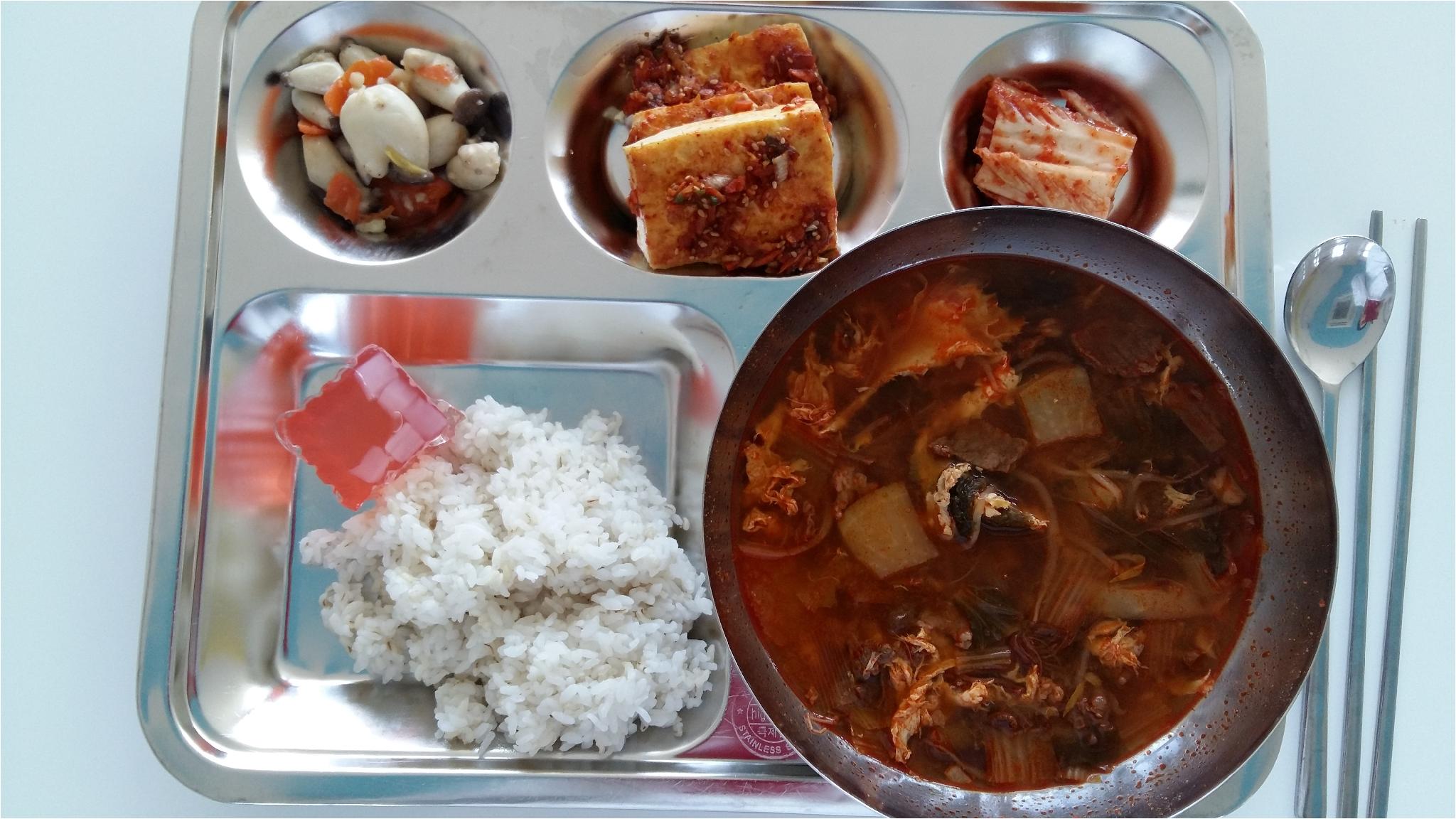 친환경보리밥,한우육개장,두부양념구이,친환경미니새송이버섯볶음,배추김치,자몽푸딩