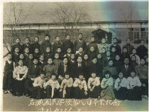 8회졸업식-1952년.jpg