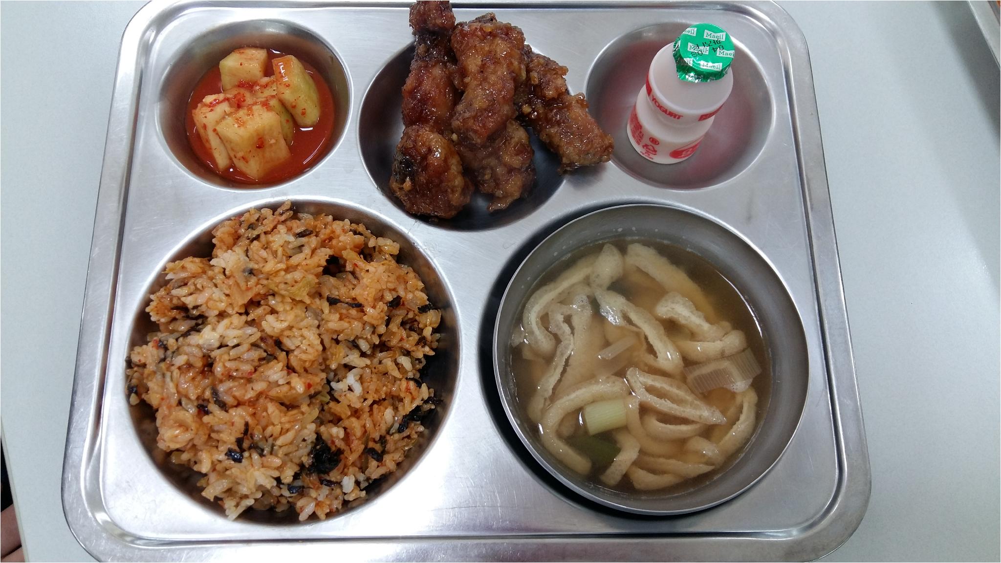 4월2일-김치치즈볶음밥 유부장국 깍두기 간장치킨 요구르트