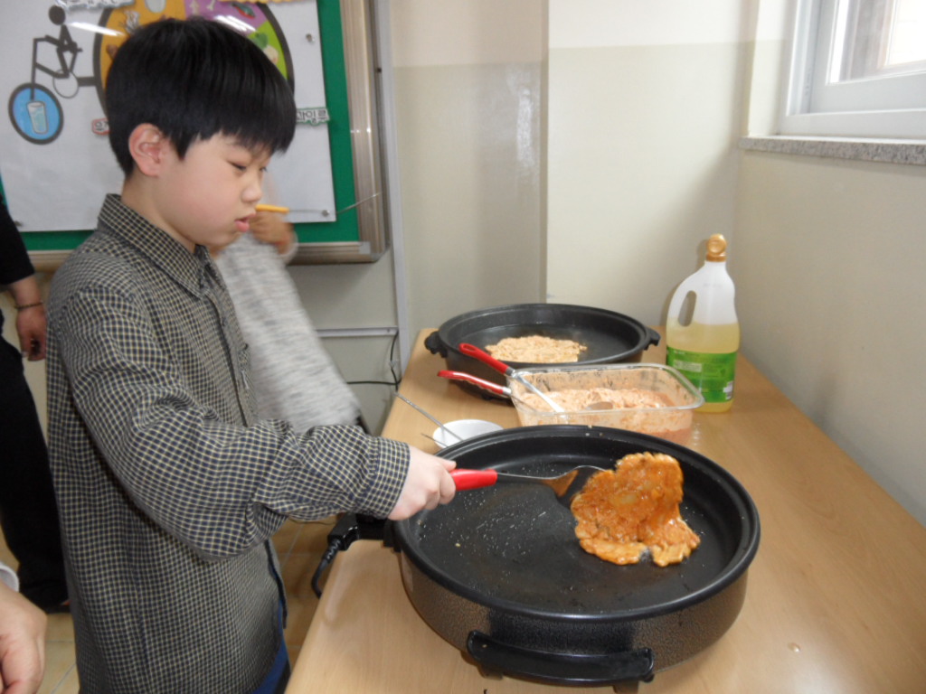 라면 끓이기, 김치전 