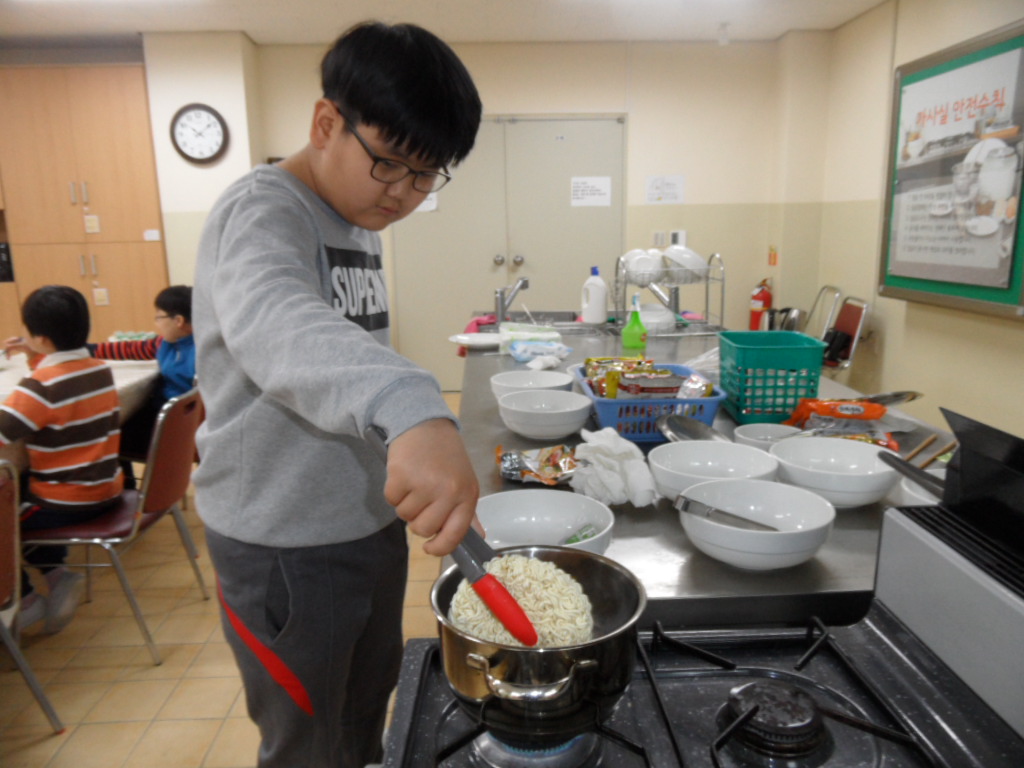 라면 끓이기, 김치전 