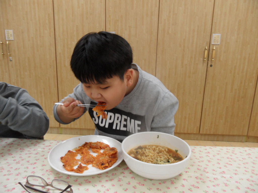 라면 끓이기, 김치전 