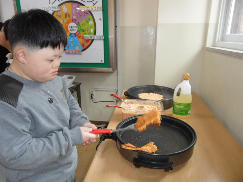 라면 끓이기, 김치전 