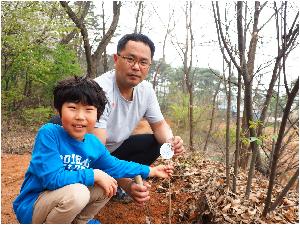 보도자료-(2016.4.14.) 진천 학성초 신입생 대상 내 나무 갖기 운동 전개2.JPG