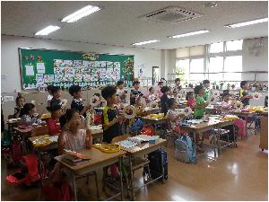 소고치며 노래부르기 (1).jpg