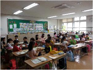 친구와 손뼉치며 노래부르기 (1).jpg
