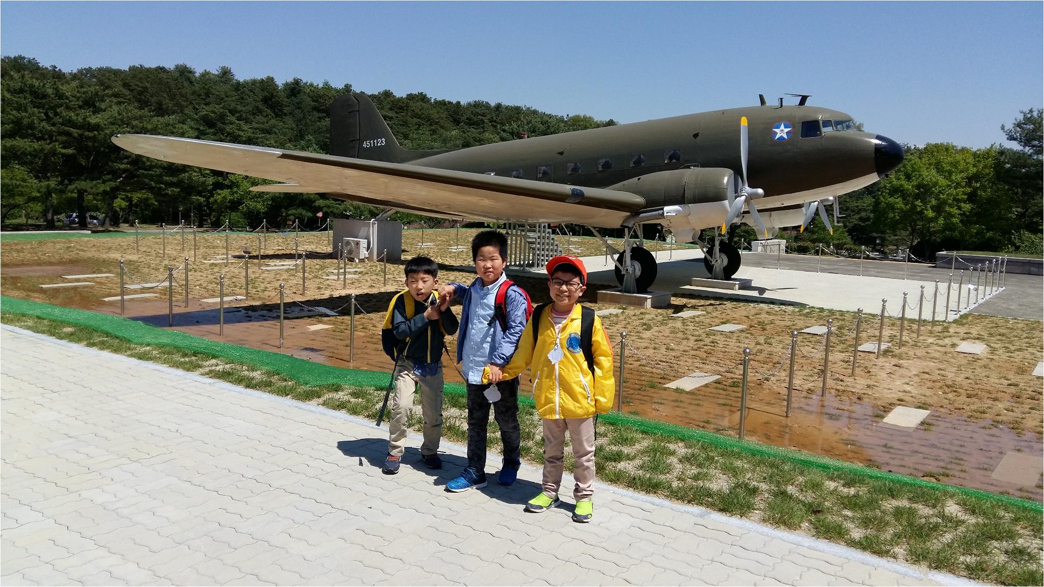 임시정부의 귀환수송기앞에서
