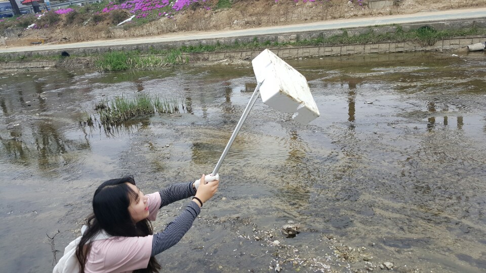 心봤다. 하천의 쓰레기도 척척.