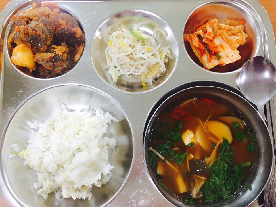 5월 16일 : 기장밥, 버섯찌개, 찰순대볶음, 숙주나물, 배추김치