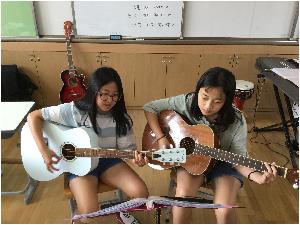 기타연주3.JPG