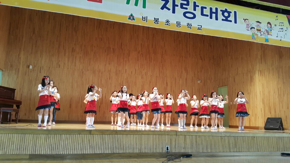 귀여운 여자친구들의 무대