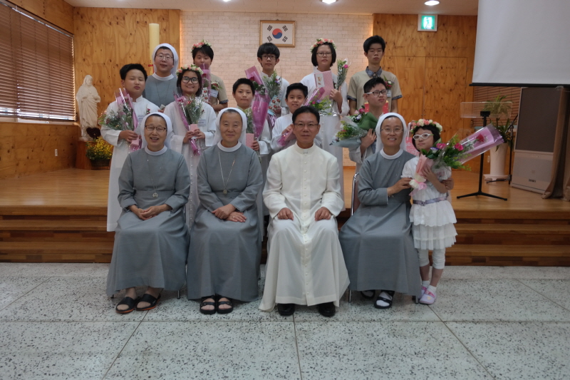 신부님과 수녀님들과 함께