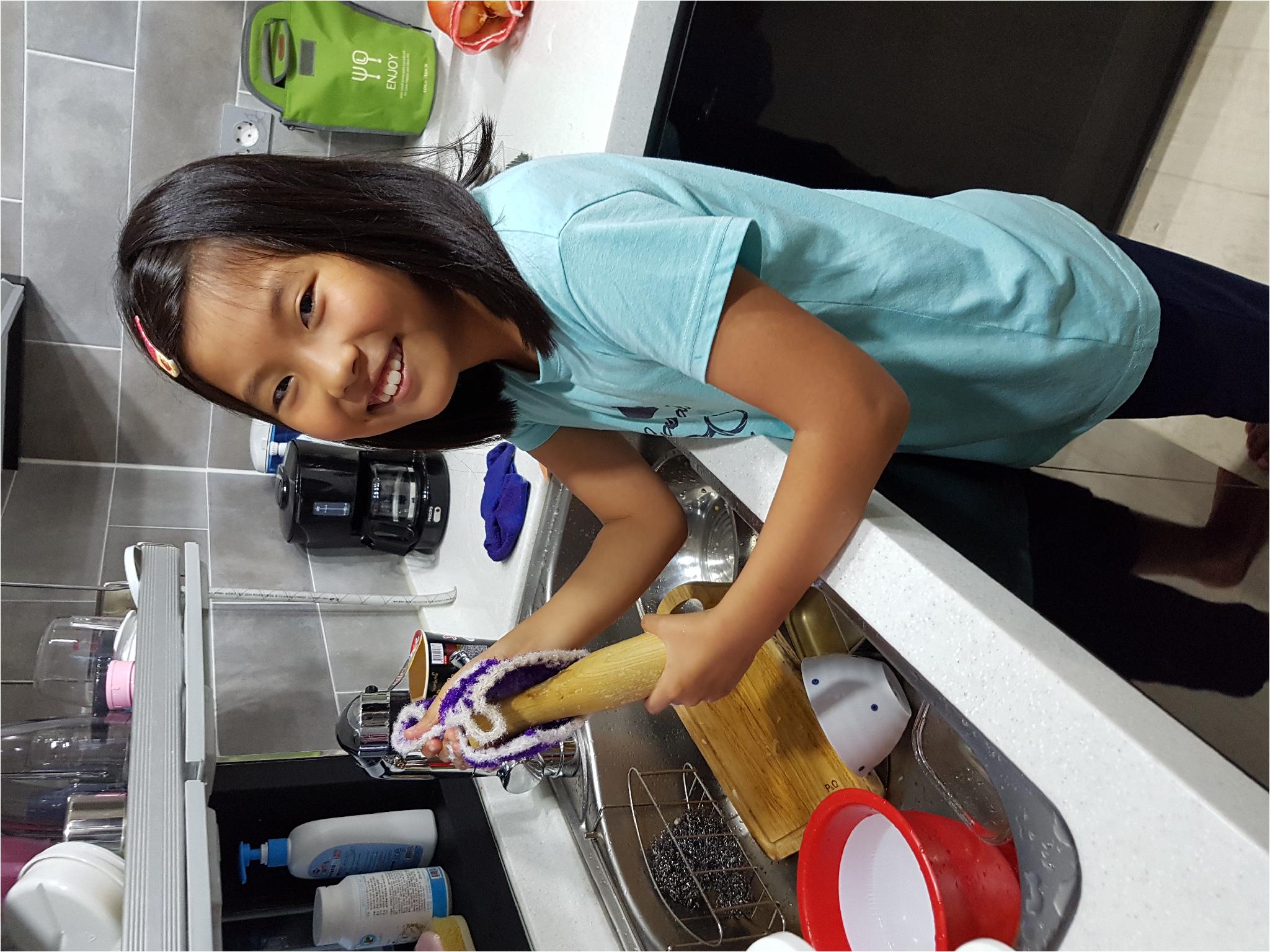마무리~설거지까지~^^ 하는 센스~^^!!!!  너희들도 만들어 먹어보렴~ 간단하고 맛있는 주먹밥~^^