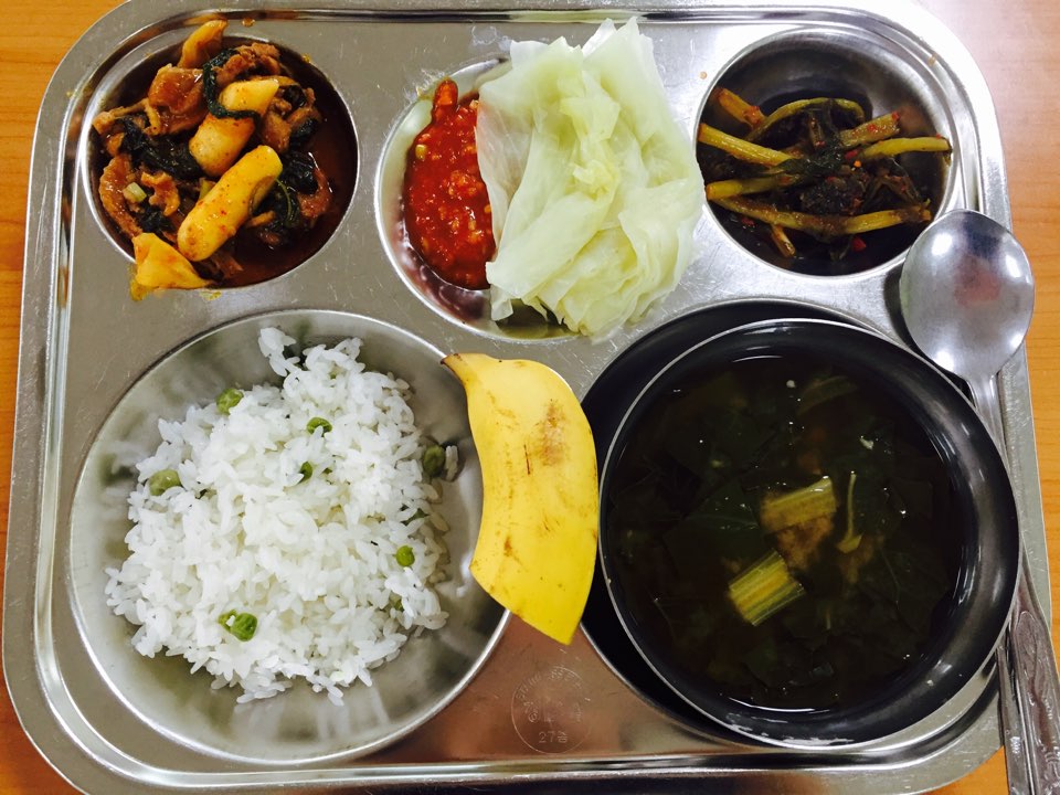 7월 18일 : 완두콩밥, 근대된장국, 오리불고기, 양배추쌈(쌈장), 배추김치, 바나나(1/2)