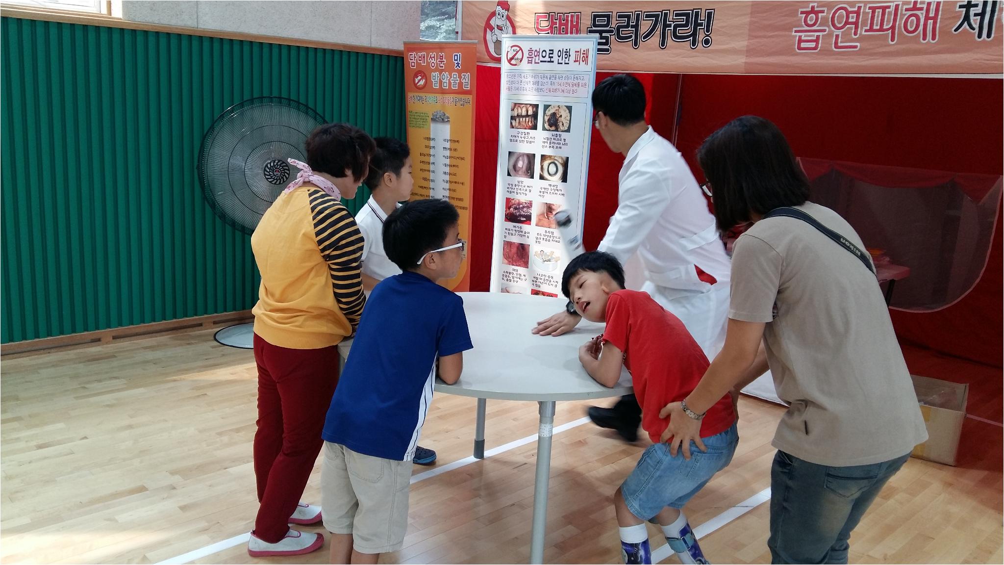 흡연피해를 체험해 보았어요