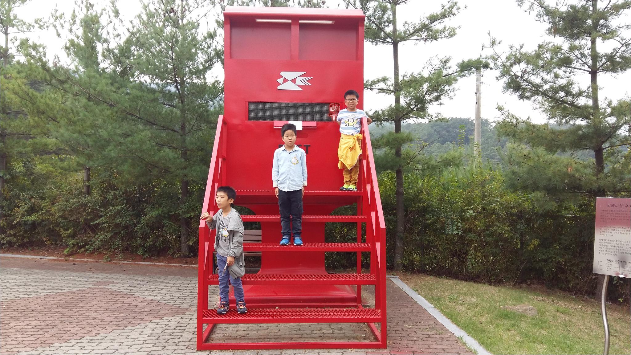 밀레니엄우체통 앞에서 찰칵
