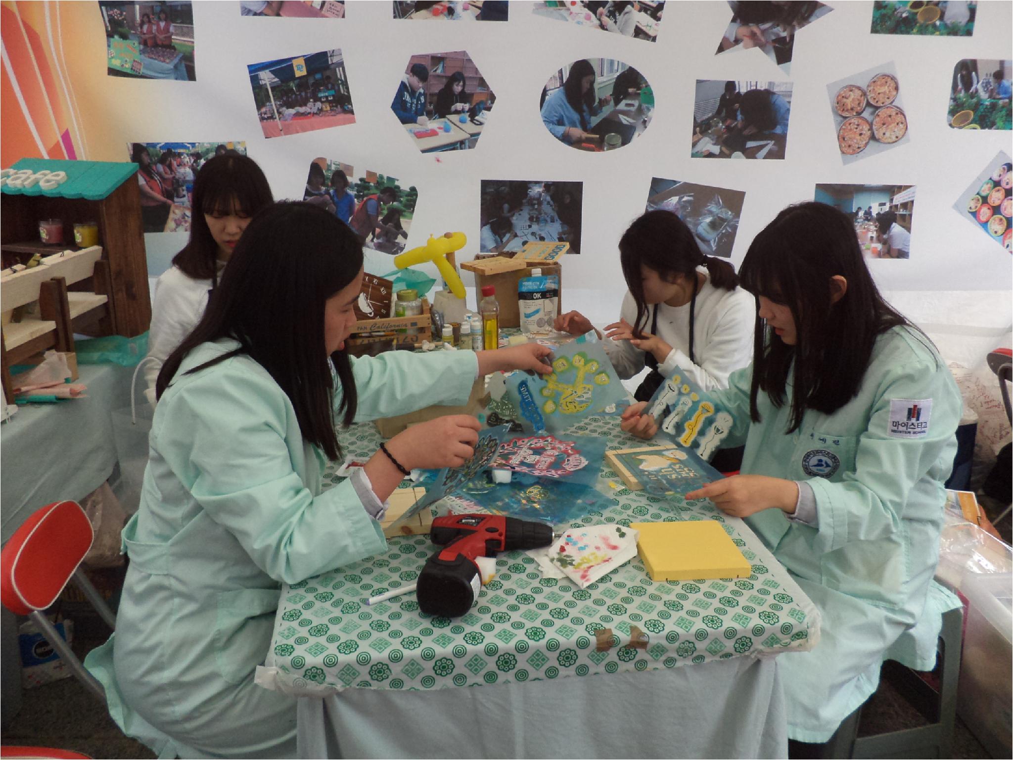 2016 충북 진로.창업동아리 축제-체험하는 모습
