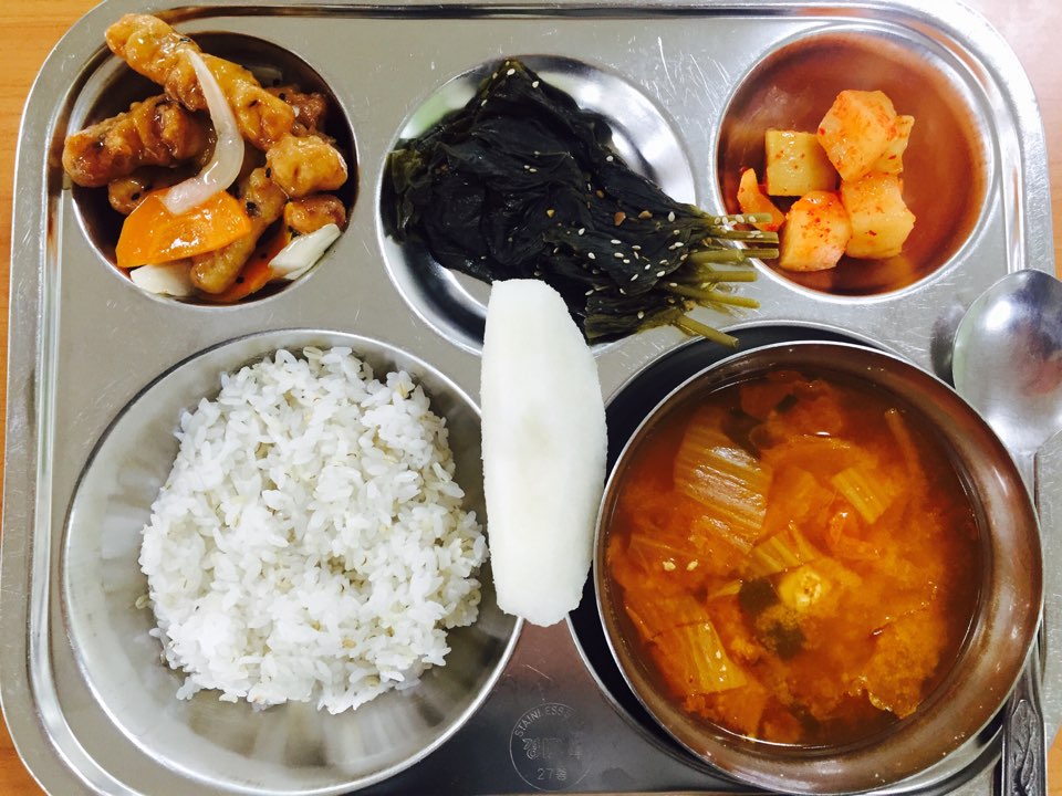 10월 13일 : 보리밥, 순두부찌개, 탕수육, 된장깻잎지, 깍두기, 배