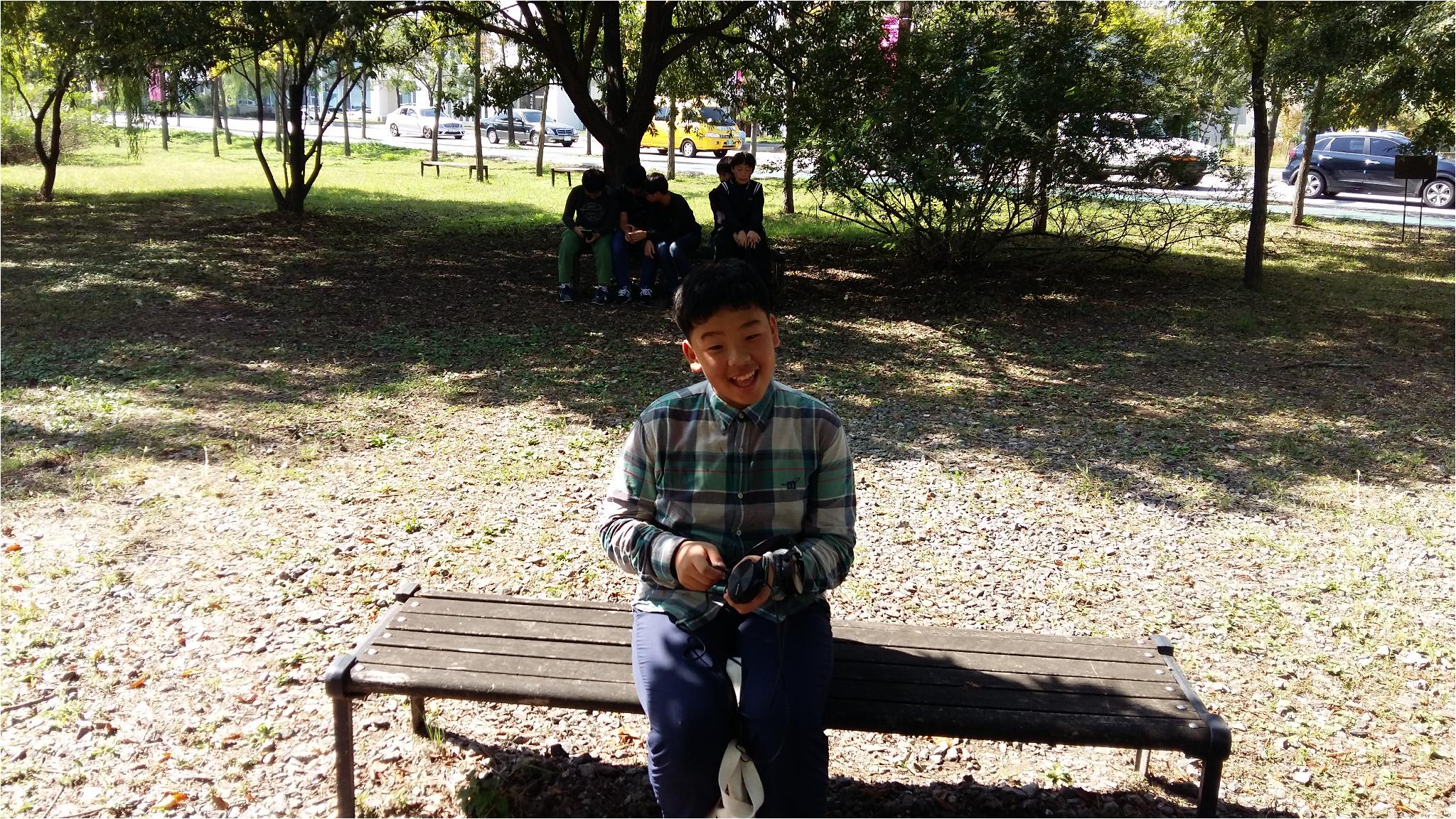 벤치위 돼지한마리