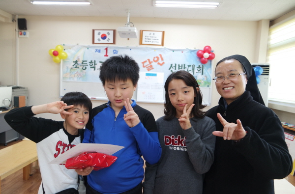 11 가위오리기 경기 수상자 사진