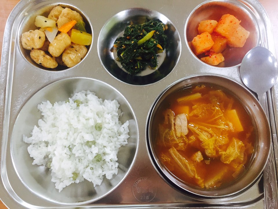 11월 29일 : 완두콩밥, 돈육김치찌개, 오징어볼탕수육, 근대나물, 깍두기