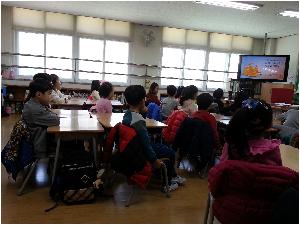 보행중 스마트폰 사용 위험성 (1).jpg