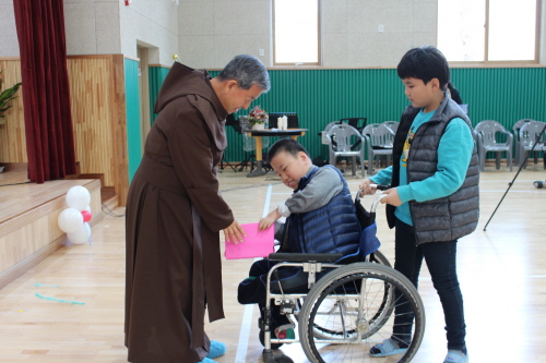 8 설립자님에 대한 감사카드전달