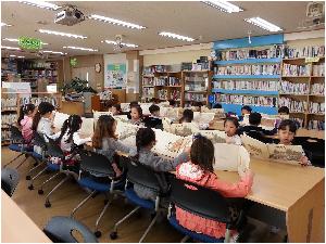 도서길 이용 방법 및 바른 자세로 책 읽기 (1).jpg