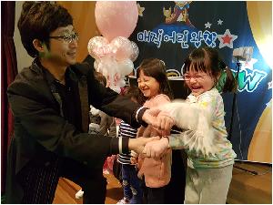 0410 초청마술쇼 및 인형극 관람 (38).jpg