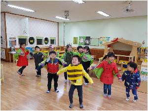 0406 벌과 나비가 되어 꽃을 찾아요 (1).jpg