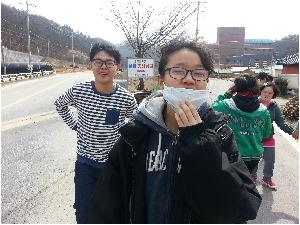 사진은 눈을 감아줘야 맛이지.jpg